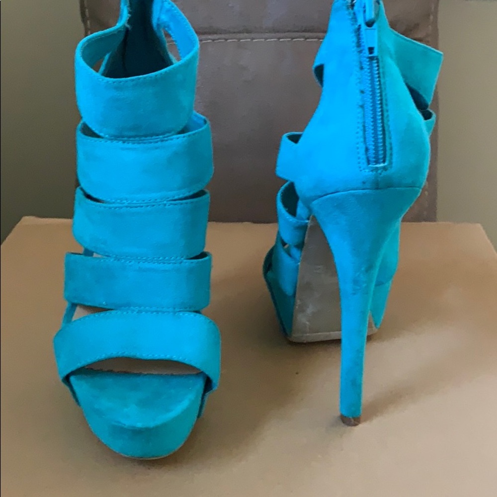 Green Shoes - Picture 2 of 4
